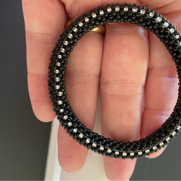 Hand beaded bracelets, made with glass beads - Picture 13 of 14